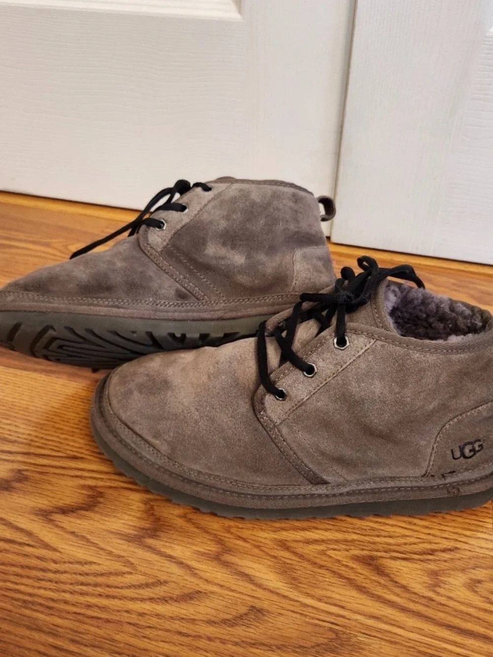 UGG Australia Neumel 3236 Men’s Size 7 Brown Suede Sheepskin Chukka  Ankle Boots